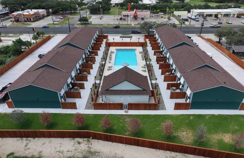 Rockport House | 2 bedroom 1.5 bath townhome 1150 sqft
