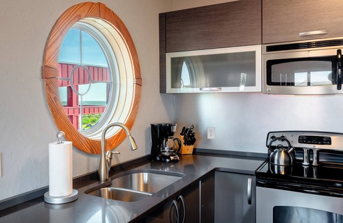 Kinnakeet Condo | 2-Bedroom, 1.5-Bathroom Suite at REAL Watersports
