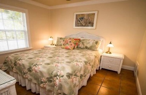 Bradenton Beach Hotel | 2 Bedroom, 1 Bathroom 2nd floor stairs only. Pet Friendly