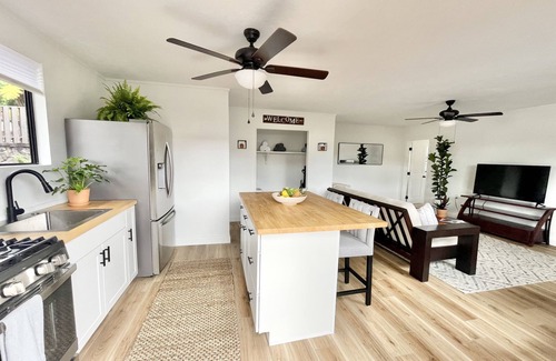 Kalaoa Cottage | 2 bedroom 1 bath cottage 10 minutes from beach