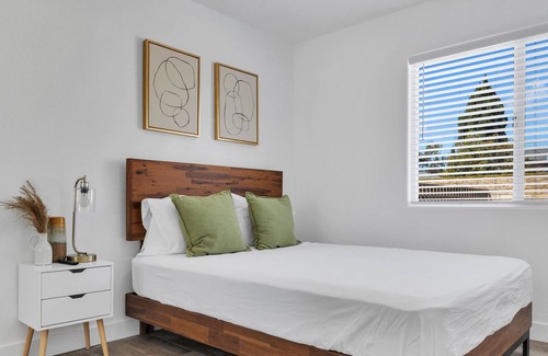 Oxnard Apartment | 2 bedroom 1 bath guesthouse