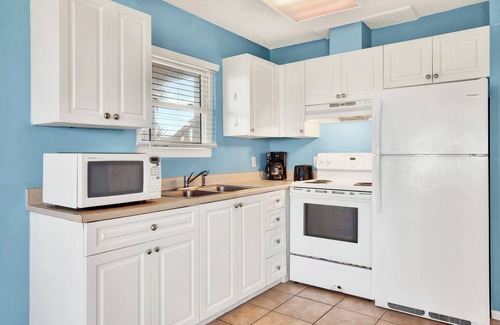 Tybee Island Condo | 2 bedroom 1 bath ocean front condo