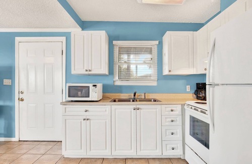 Tybee Island Condo | 2 bedroom 1 bath ocean front condo