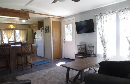 Florence House | 2 bedroom 1 bath walk to beach "Surf Scooter"