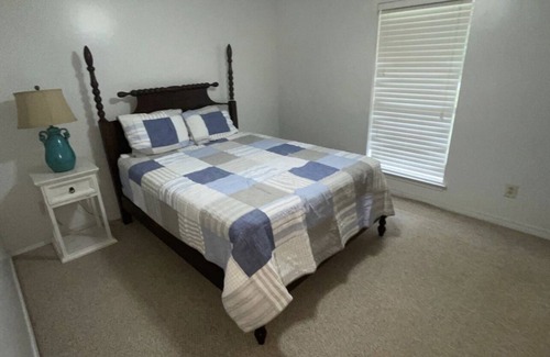 Waveland House | 2 bedroom 1 bathroom house minutes from the beach