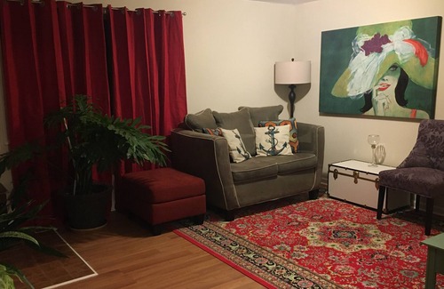 Lincolnia Apartment | 2 bedroom 1 bathroom private basement apartment.luminous 15 min from dc.
