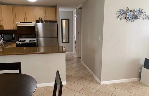 Diamond Head - Kapahulu - St. Louis Condo | 2 bedroom 1 bathroom, walk to world famous Waikiki beach only 0.3mi