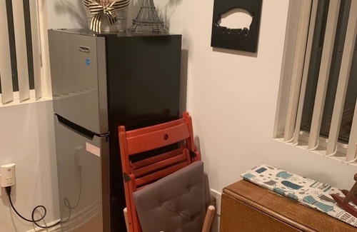 Grandview House | 2 Bedroom/1Bath Glendale Retreat! Balconey!