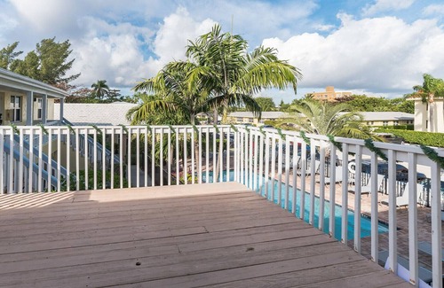 Singer Island Apartment | 2 Bedroom 2 Bath Walking distance to Beach and Restaurants
