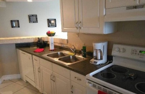 Inverrary Condo | 2 bedroom /2 bathroom penthouse apartment