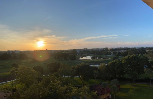 Inverrary Condo | 2 bedroom /2 bathroom penthouse apartment