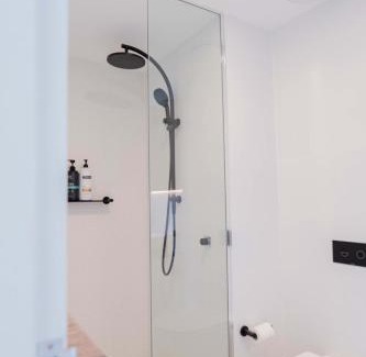 Braddon Apartment | 2 Bedroom 2 bath 1 Car on Lonsdale Street