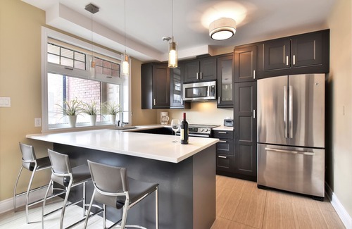 Cote-Des-Neiges—Notre-Dame-De-Grace Apartment | 2 bedroom 2 bath, 2 balconies condo with free parking & Hi speed WIFI