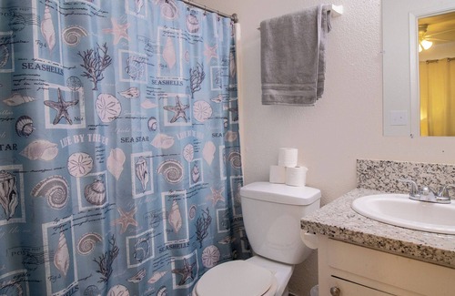 Porterville Apartment | 2 bedroom 2 bath apartment near main street