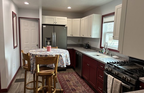 Cody Cabin | 2 Bedroom- 2 Bath Cottage - sleeps 6 max