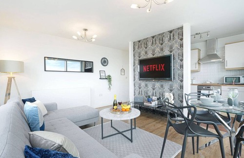 Central Milton Keynes Apartment | 2 Bedroom 2 Bathroom Apartment in City Centre