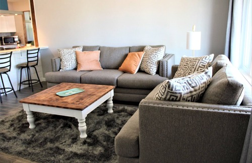 Dreamland Villa House | 2 bedroom 2 bath Modern Farmhouse w/Backyard and Firepit
