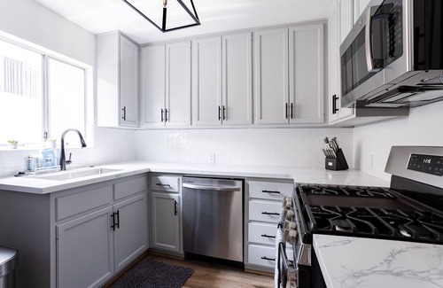Palms Apartment | 2 bedroom 2 bath town-home with AC, laundry, & parking!