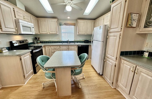 Nettles Island House | 2-bedroom, 2-bathroom home is situated on a prime corner lot