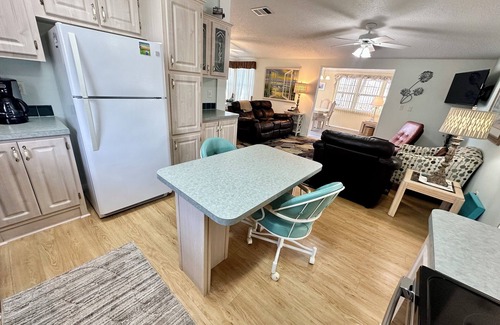 Nettles Island House | 2-bedroom, 2-bathroom home is situated on a prime corner lot