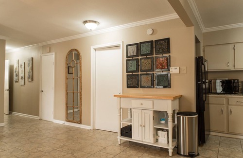 Inniswold House | 2 Bedroom 2 Bathroom Comfortable Furnished Home 10840 W fuller Pl