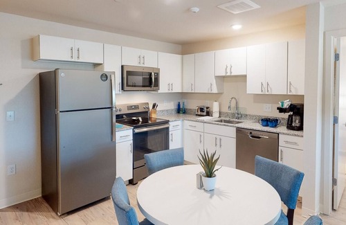 Clegg House | 2 Bedroom 2 Bathroom Furnished Apartment