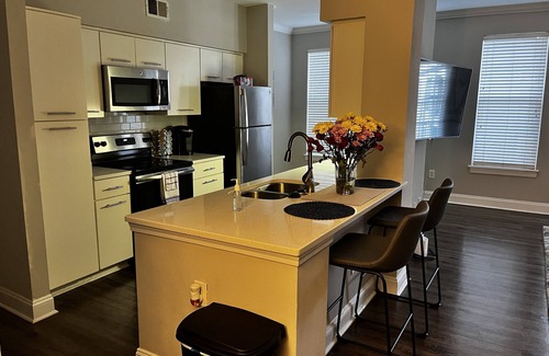 Dunwoody Apartment | 2 bedroom 2 bathroom, gated community walking distance to Perimeter Mall and etc