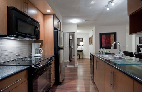 Markham Apartment | 2 Bedroom/2 Bathroom Suite