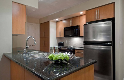Markham Apartment | 2 Bedroom/2 Bathroom Suite