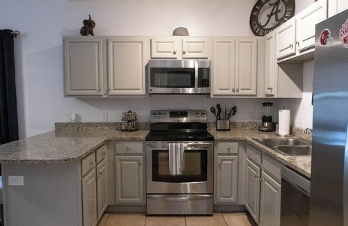 Tuscaloosa Condo | 2 bedroom/2 bathroom blocks from the stadium!