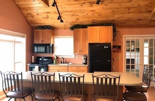 Baldwin House | 2 Bedroom, 3 Bath home on the bayou of desirable Big Star Lake! Sleeps 8