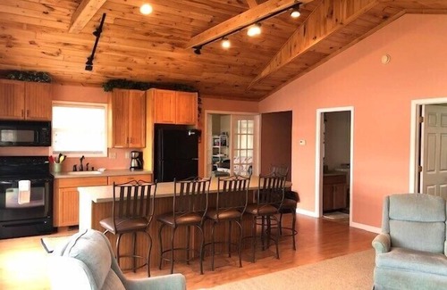 Baldwin House | 2 Bedroom, 3 Bath home on the bayou of desirable Big Star Lake! Sleeps 8