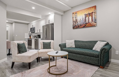Calgary House | 2 Bedroom, 3 Beds Suite