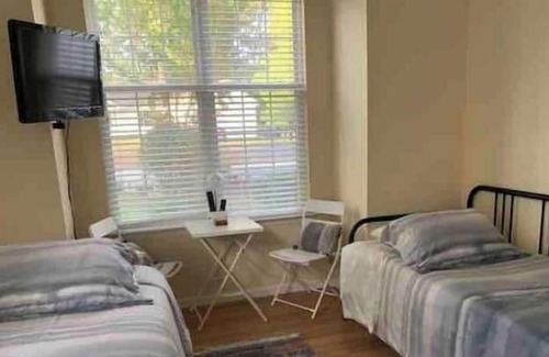 Florida Ridge Apartment | 2 Bedroom 649447 by Houzlet