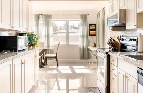 Bermuda Riviera Apartment | 2 Bedroom 697465 by Houzlet