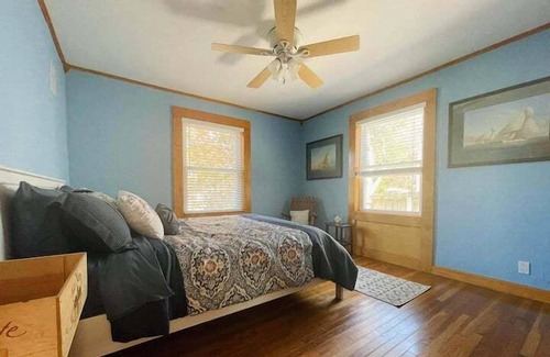 Disston Heights Apartment | 2 Bedroom 802383 by Houzlet