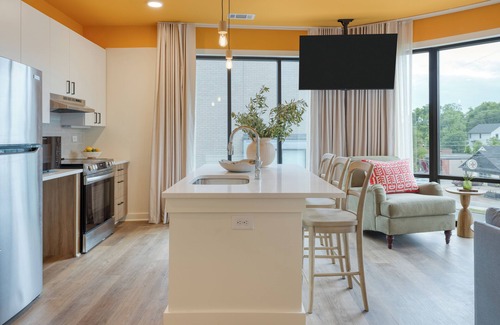12 South Condo | 2 Bedroom Accessible Hotel Suite in 12South!