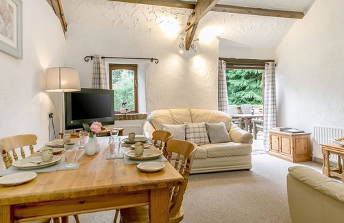 Rosevine Cottage | 2 bedroom accommodation in Country Ways, Little Knowle Farm