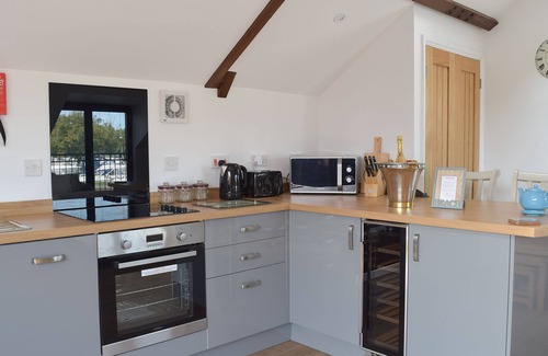 Beccles Cottage | 2 bedroom accommodation in Beccles, near Gillingham