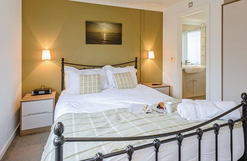 Ryde Cabin | 2 bedroom accommodation in Wootton, Nr Cowes