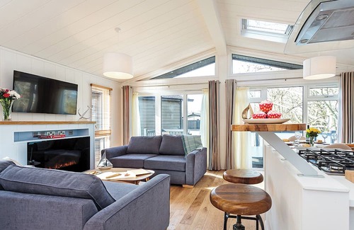 Ryde Ski Chalet | 2 bedroom accommodation in Wootton Bridge, Nr Cowes