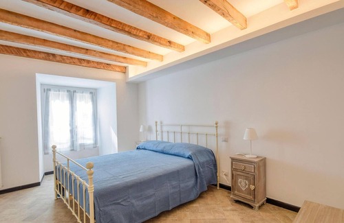 Castelletto Apartment | 2 bedroom accommodation in Genova