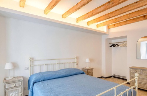 Castelletto Apartment | 2 bedroom accommodation in Genova