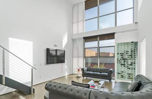 Larchmont Condo | 2 bedroom Across From Paramount Studios