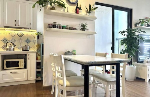 Van Giang House | 2 bedroom apartment 75m2, spacious, nice view, high speed wifi, full amenities.