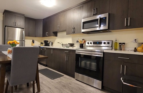 Grand Boulevard Apartment | 2-bedroom Apartment in Central North Vancouver