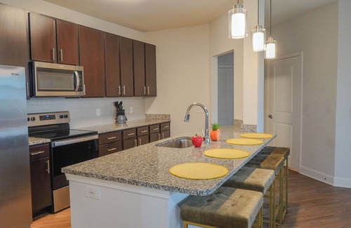 Daytona Beach Apartment | “2-Bedroom Apartment in Wonderful Daytona Beach with Luxe Amenities—Stay Grand!”