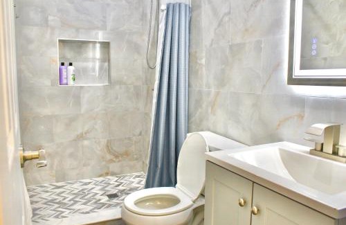 Queens Apartment | 2-Bedroom Apartment 15 Minutes From Manhattan in LIC Astoria Queens