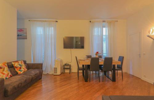 8th Arrondissement Apartment | 2 Bedroom Apartment-8P-Madeleine With Netflix