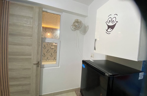 Agra Apartment | 2-bedroom apartment close to Taj Mahal in Agra with AC, fitness room, WiFi.